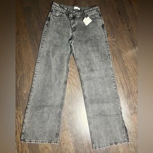 Women’s relax fit jeans with asymmetrical button